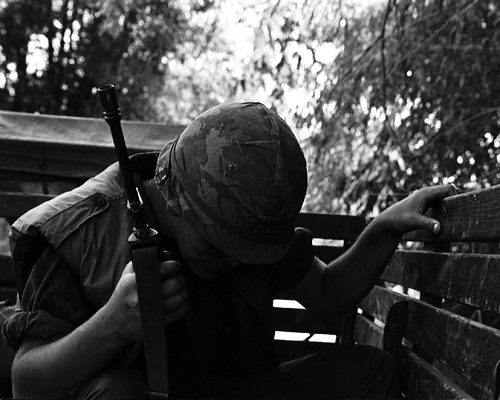 Bộ ảnh khác lạ về lính Mỹ ở Việt Nam - 1