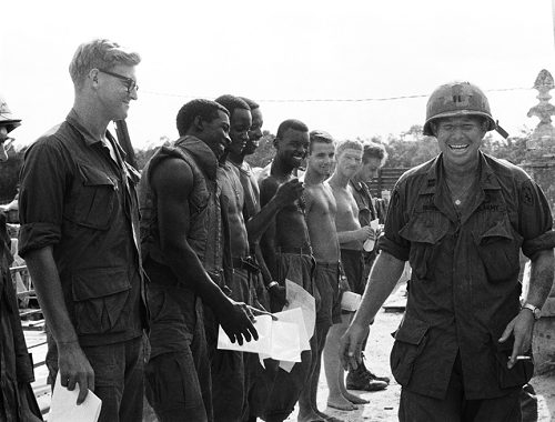 Bộ ảnh khác lạ về lính Mỹ ở Việt Nam - 3