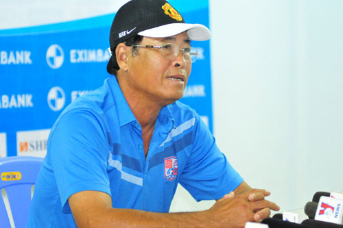HLV Trần Bình Sự bức xúc tố trọng tài - 1