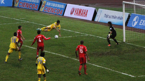 Khi SLNA "cháy hết mình" trong chiều mưa - 1