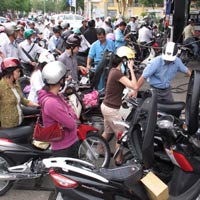 Thị trường - Tiêu dùng - Yêu cầu không tăng giá xăng dầu