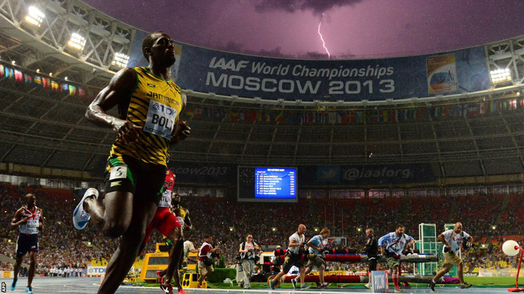 Tia chớp Usain Bolt một lần nữa giành cú ăn 3 HCV tại Olympic ở cự ly 100m, 200m và 4x100m tiếp sức.
