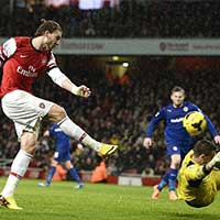 Bóng đá - “Thần tài” Bendtner cứu Arsenal