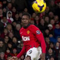 Bóng đá - Video: Welbeck "đóng kịch" kiếm penalty