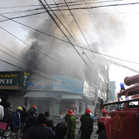 Tin tức Sony - Cháy lớn hàng loạt cửa hàng cạnh TT Thương mại