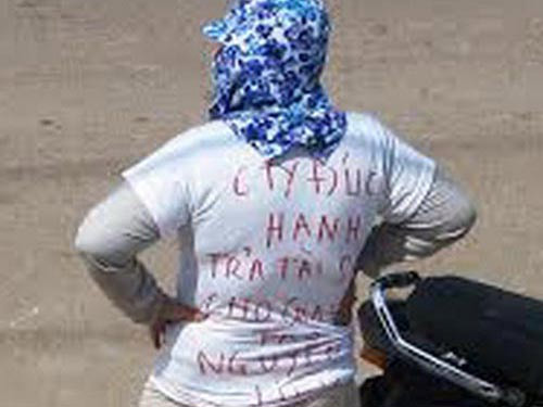 “Khủng bố” để đòi nợ: Khó xử lý hình sự - 2