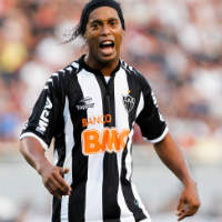 Bóng đá - Nhận lương khủng, Ronaldinho trở lại châu Âu