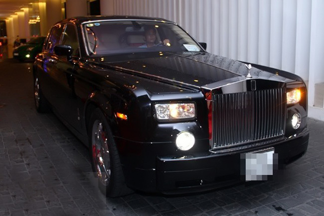 Chiếc Rolls Royce thường xuyên xuất hiện cùng mẹ chồng Hà Tăng
