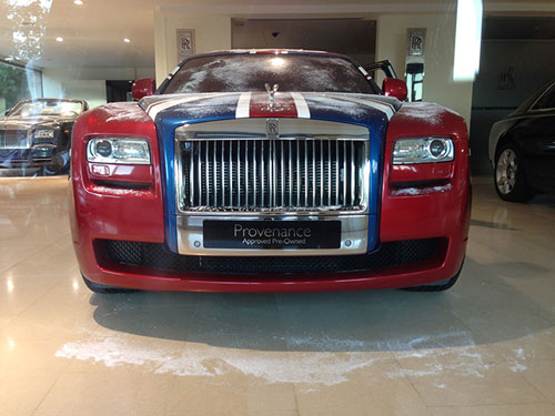 Rolls-Royce Ghost phủ cờ Anh bắt mắt - 8