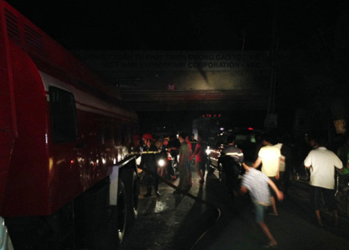 Cháy lớn công ty gỗ gần cao tốc mới khánh thành - 1