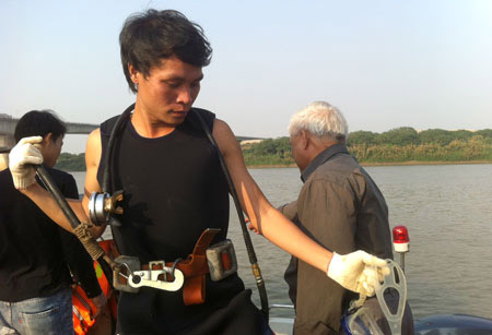 Thâm nhập "lò" luyện thợ lặn - 2