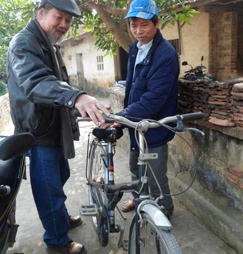 Án oan 10 năm: Ông Chấn ngượng nghịu tập đi xe đạp - 1