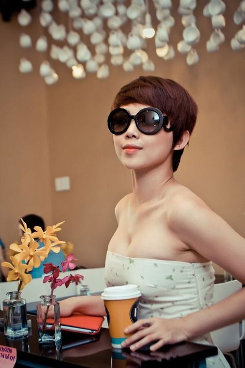 5 kiểu ăn mặc gây hoa mắt của người nổi tiếng - 13