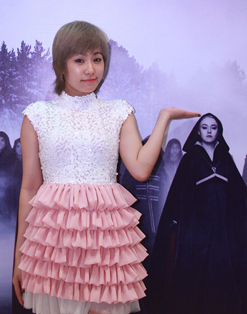 5 kiểu ăn mặc gây hoa mắt của người nổi tiếng - 4