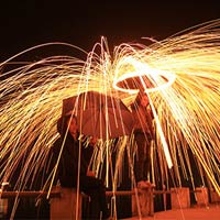 Bạn trẻ - Cuộc sống - Thú chơi "vòng tròn lửa" thu hút giới trẻ