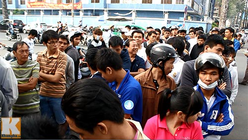 Chuyện “phức tạp” ở phòng vé - 1