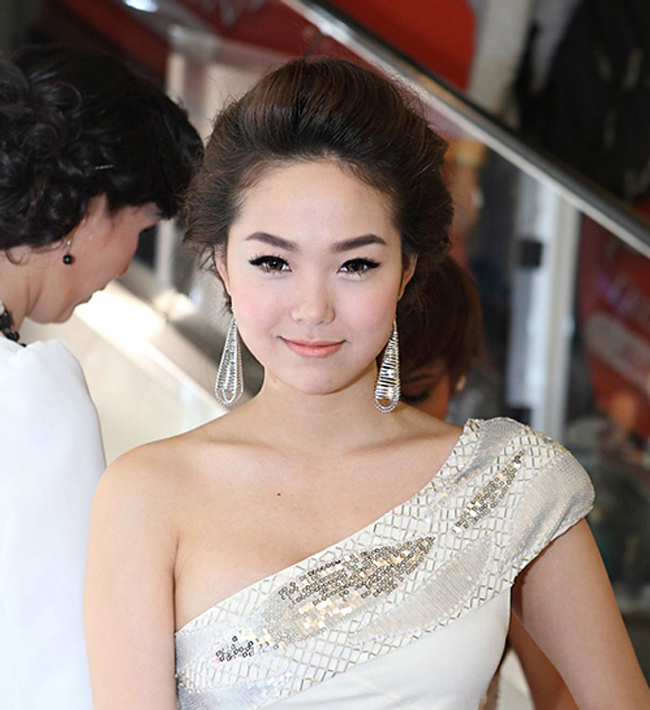4 gương mặt búp bê thơ ngây của showbiz Việt - 2