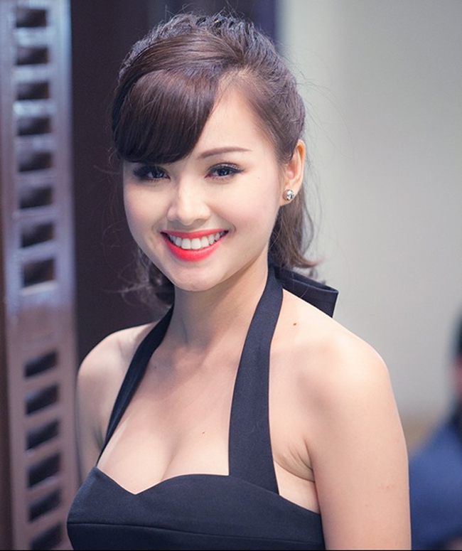 Mỹ nhân này có một gương mặt bầu bĩnh và dễ thương.
