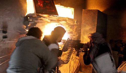 Phe nổi dậy Syria quay súng bắn nhau dữ dội - 2