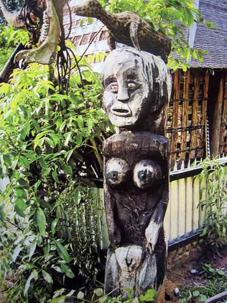 Đẽo tượng nhà mồ, những điều ít biết - 1