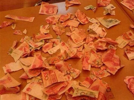 Hoảng hồn vì con xé nát 100 triệu - 1