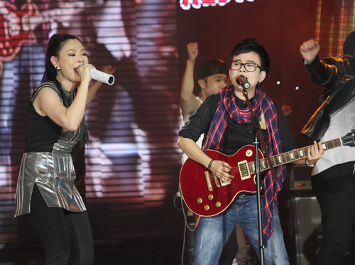 Thanh Thảo hôn Mr. Đàm say đắm - 14