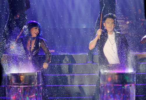 Thanh Thảo hôn Mr. Đàm say đắm - 16