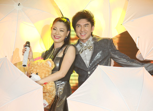 Thanh Thảo hôn Mr. Đàm say đắm - 10