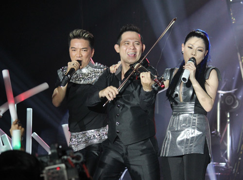 Thanh Thảo hôn Mr. Đàm say đắm - 7