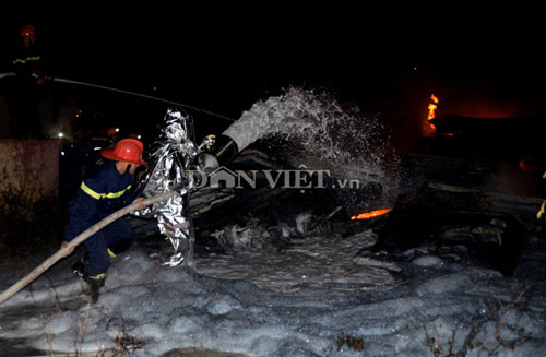 100 người quần nhau với giặc lửa trong đêm - 9
