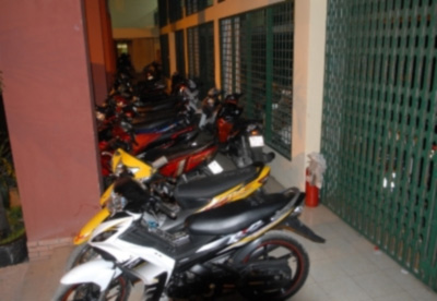 Phá sòng bạc, tạm giữ 21 người và hơn 100 triệu đồng - 2
