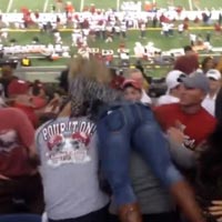 Thể thao - Nữ CĐV "máu chiến" nhất hành tinh