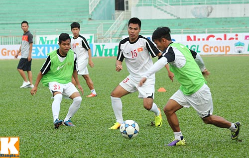 Thầy Giôm muốn U19 VN chơi với sự hứng khởi - 7