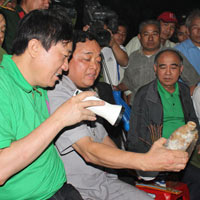 Khai quật 70 hài cốt do "cậu Thủy" tìm ở Đắk Lắk