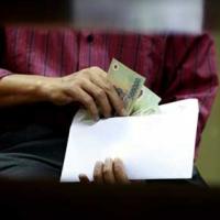 Tin tức trong ngày - Lãnh đạo nghiêm khắc thì ai dám đưa quà