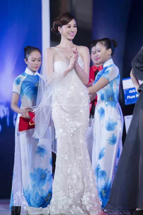 Xem kiều nữ Việt khoe khuôn ngực đẹp tuần qua - 15