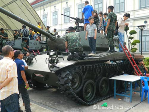 Thái Lan: Huy động xe tăng mừng Ngày Thiếu nhi - 1