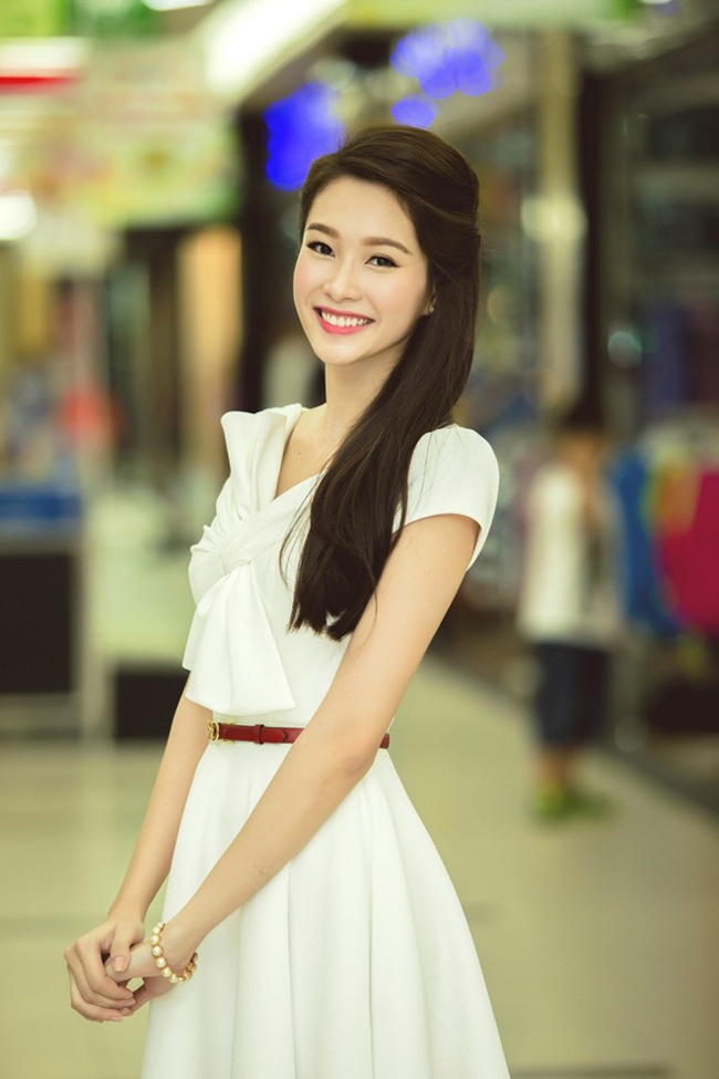 Thu Thảo sở hữu nét đẹp trong sáng nhưng body rất chuẩn, xứng danh Hoa hậu Việt.
