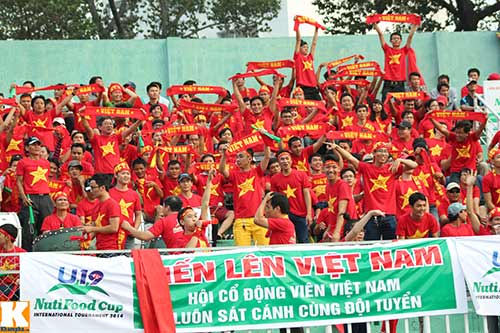 Cổ động viên cuồng nhiệt vì U19 Việt Nam - 5