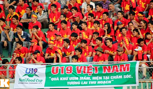 Cổ động viên cuồng nhiệt vì U19 Việt Nam - 6