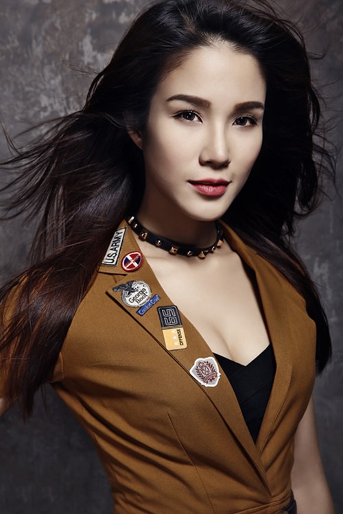 Diệp Lâm Anh nức nở bên mẹ - 10