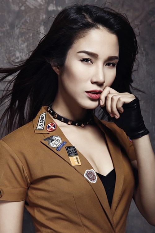 Diệp Lâm Anh nức nở bên mẹ - 7