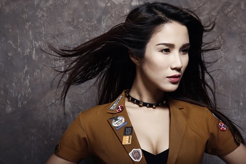 Diệp Lâm Anh nức nở bên mẹ - 8