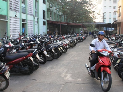 Đà Nẵng bỏ "bao cấp" giữ xe bệnh viện - 1