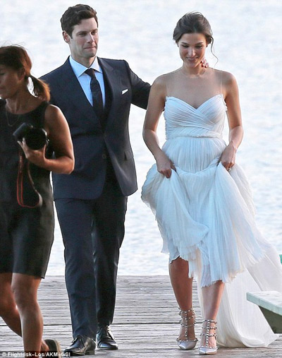 Sao The Hangover rước mỹ nhân về dinh - 4