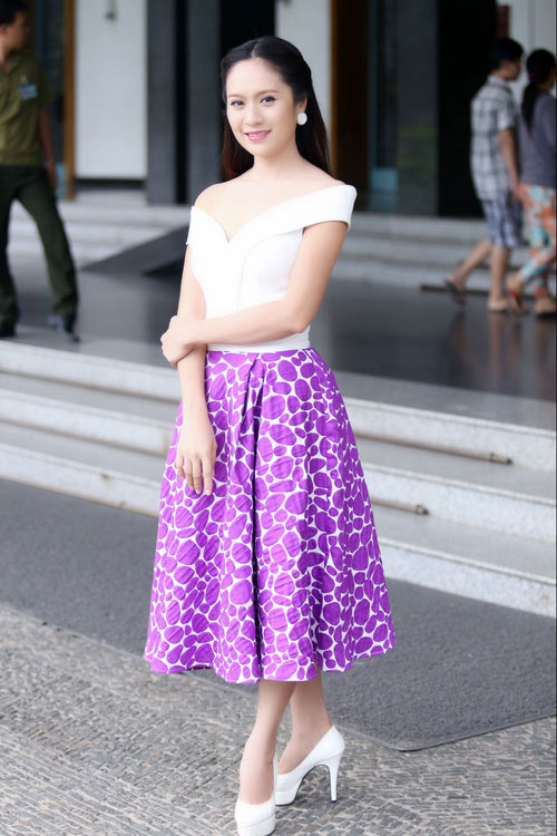 Thanh Thúy trễ tràng khoe vai trần - 1