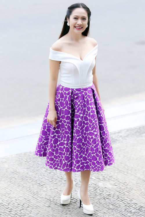 Thanh Thúy trễ tràng khoe vai trần - 5