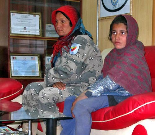Afghanistan: Bé 10 tuổi bị ép làm “bom sống” - 1
