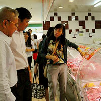 Thị trường - Tiêu dùng - Hàng Tết: Không lo sốt giá, chỉ ngại tồn kho