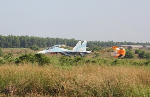 Oai hùng Su 30MK2 của VN diễn tập bắn ném - 16